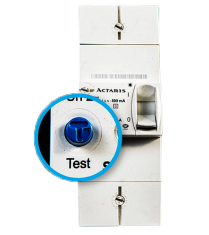 Zoom sur le bouton T du disjoncteur